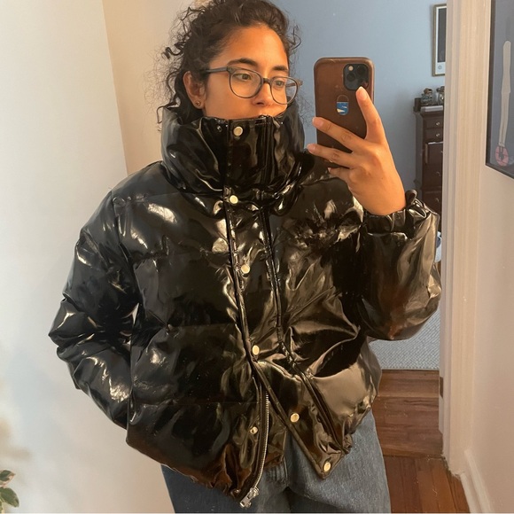 Glossy faux leather puffer - Picture 4 of 12